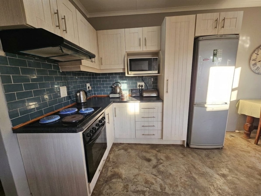 To Let 4 Bedroom Property for Rent in Kleinmond Western Cape